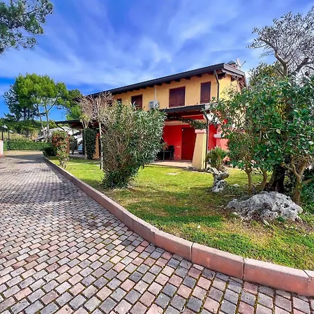 Garden-front House In Апартаменты Бибионе